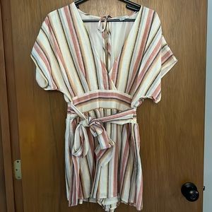 AE striped romper with pockets. Size medium